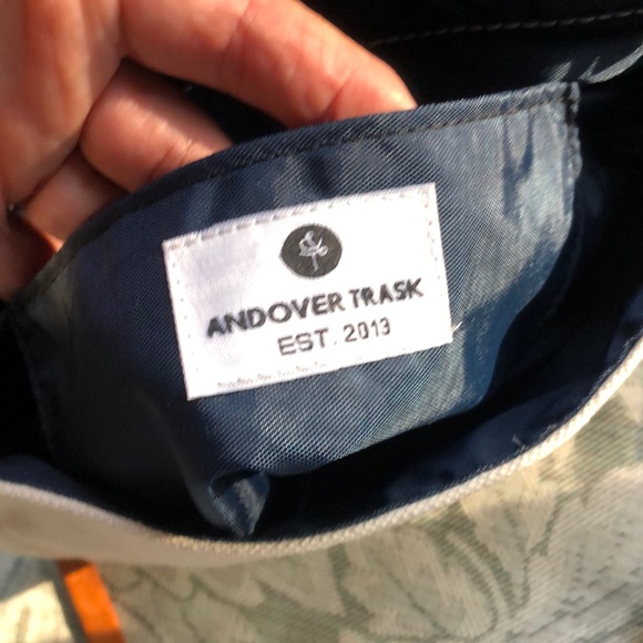 Andover Trask nwot canvas x body bag - Picture 6 of 7
